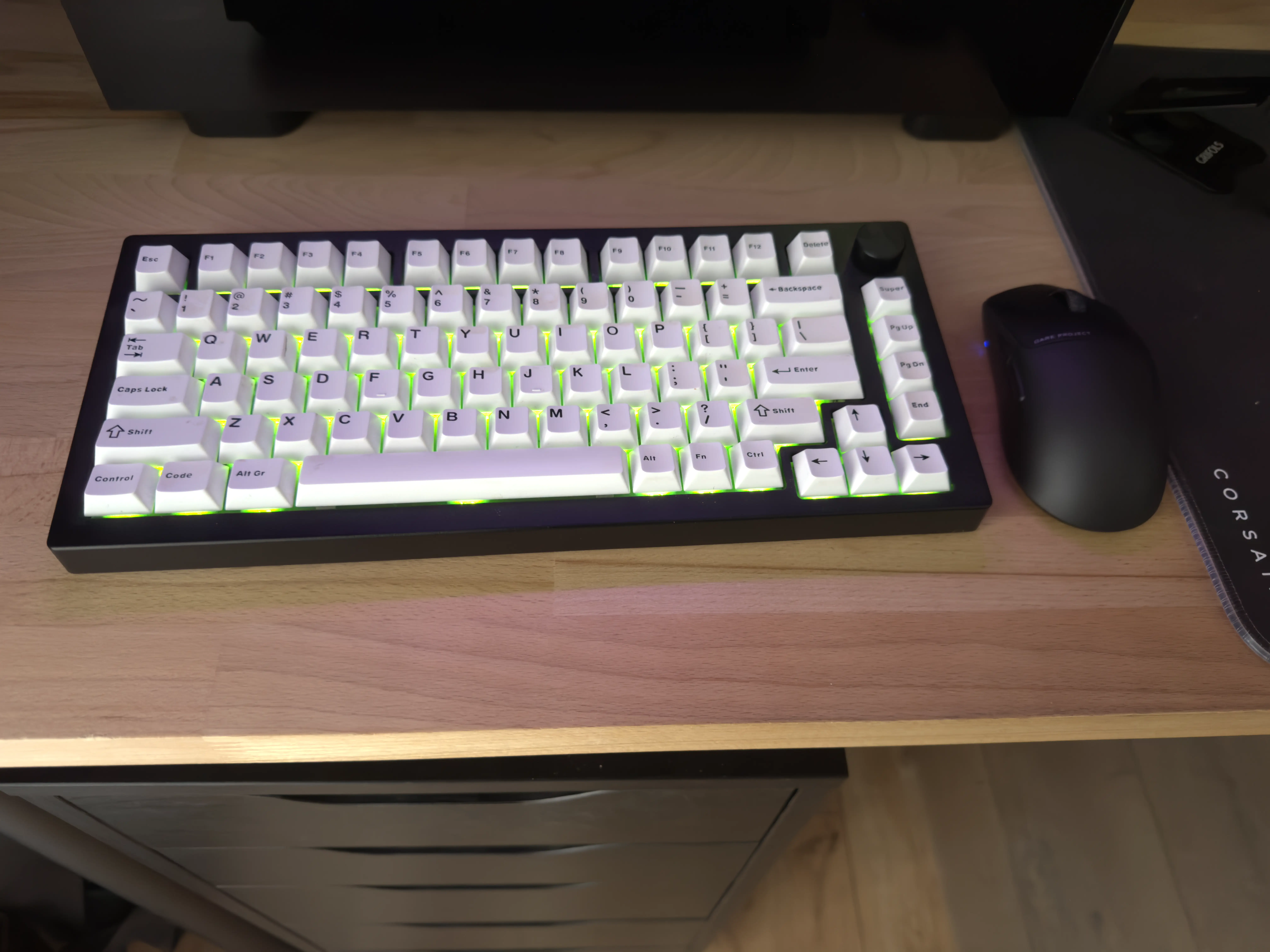 Niestandardowa klawiatura mechaniczna z keycapami BoW i myszką Dark Project Nexus